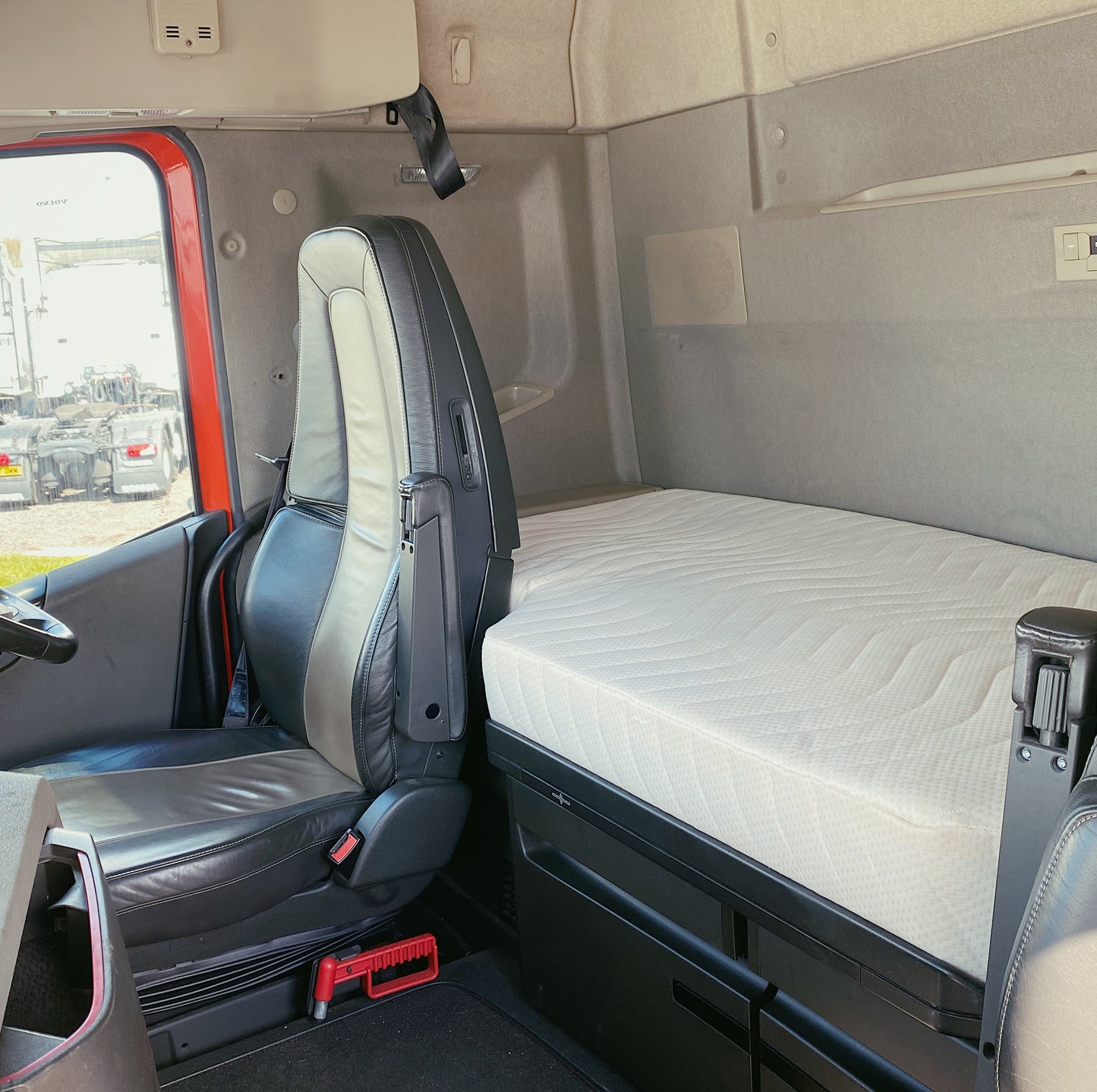 Volvo FH4 (2014-Present) - Truck Mattress - Right Hand Drive